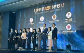 威雅学校快讯：常州威雅在中国国际化学校30年颁奖盛典中荣获“特别贡献奖”